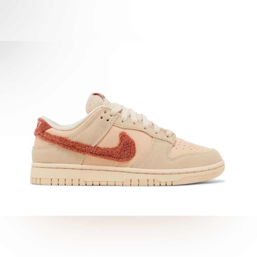 Like new terry swoosh Nike low dunks woman’s size 8.5